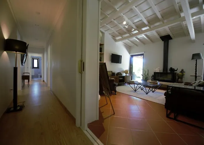 Casas Viriatus - * Paredes de Coura