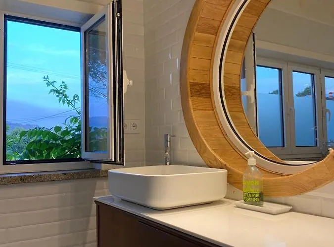 Casas Viriatus - * Paredes de Coura